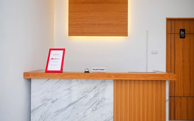 RedDoorz Near Ambarrukmo Area – Lobby – Sleman