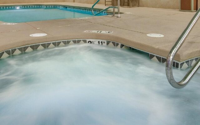 Holiday Inn Express Hotel & Suites Grants - Milan by IHG