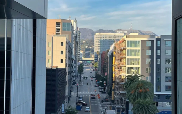 Modern Cosmopolitan APT Mid-hollywood Free Parking