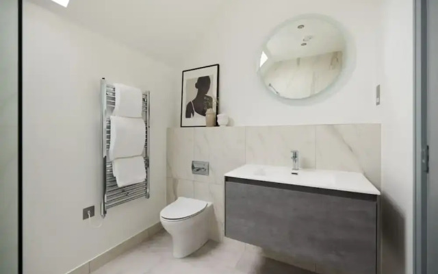 The Putney Sanctum - Beckoning 2bdr Flat With Balcony