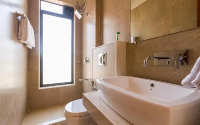 Greenwoods Six by Vista Rooms