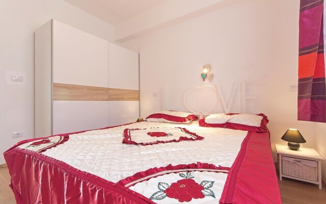 Beautiful Home in Medulin With Wifi and 5 Bedrooms
