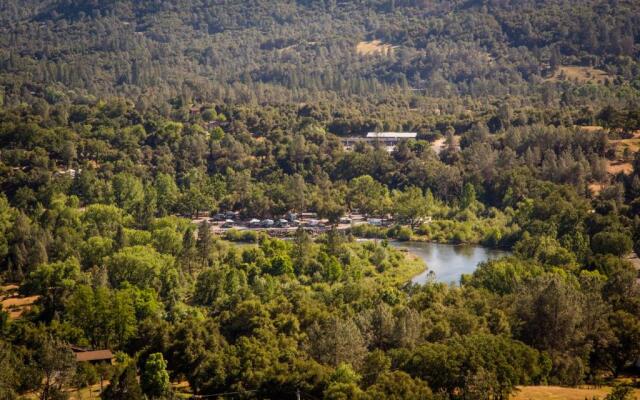 Ponderosa Camping Resort One-Bedroom Cabin 4