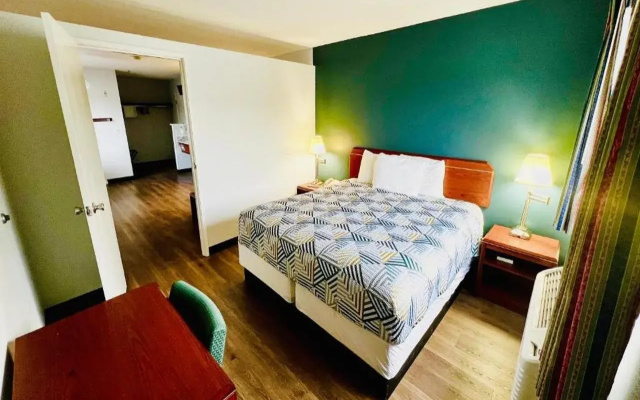 Studio 6 Suites Portland OR- I-5 OHSU