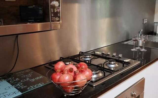 Redwood Studio - Adults Only