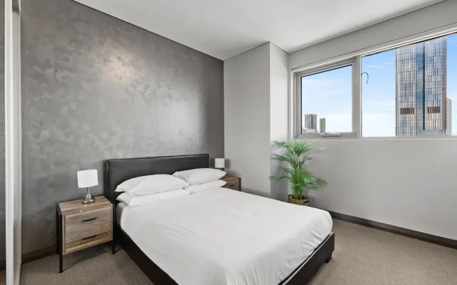 Central 2-bed With Parking & Stunning Views