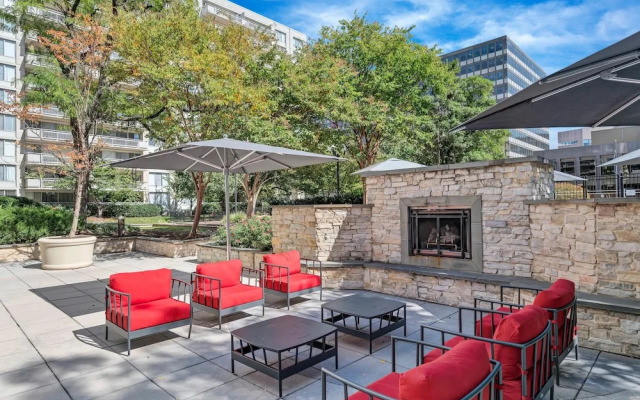 Wonderful Apt Crystal City with Gym