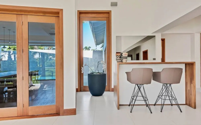 Modern Oasis Stunning Views of Golf Course River