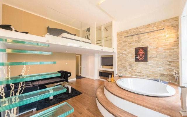 ANDRASSY 6 JACUZZI Suites