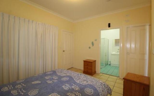 Breakers 1, 13 East Street