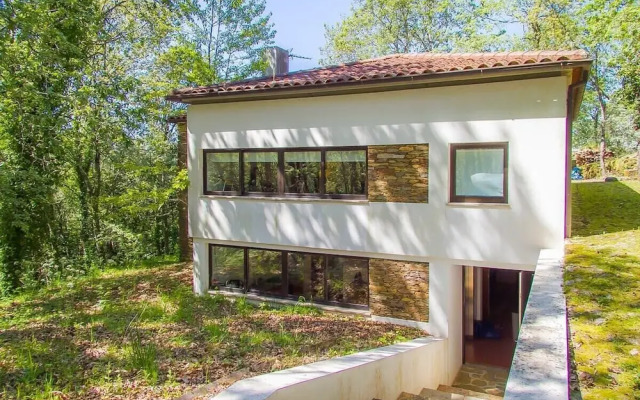 Liiiving in Caminha Oak Tree Chill House