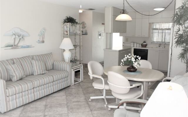 Jamaica Royale - 001 - 1 Br Condo