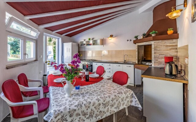 Stunning Home in Medulin With Wifi and 7 Bedrooms