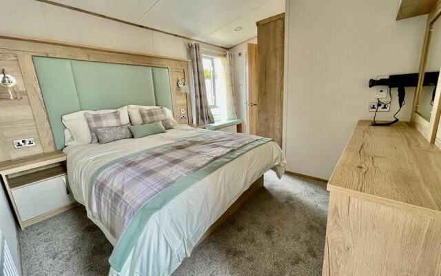 Prime Location 3-bed Chalet in Seal Bay, Selsey