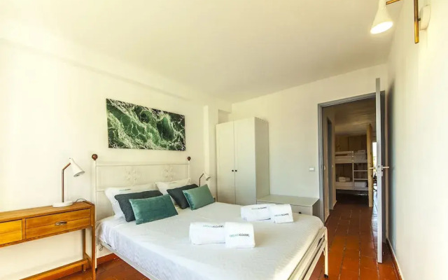 B20 - Sun and Pool Apartment