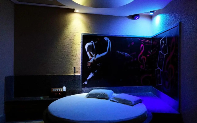 Motel Emoções (Adults Only)