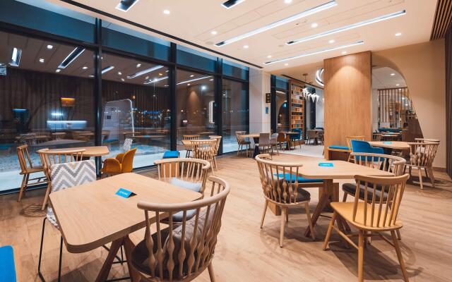 Hampton by Hilton Warsaw Reduta