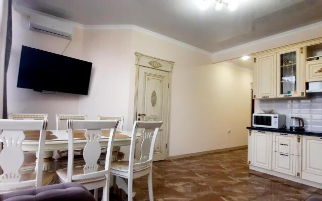 Apartments on Khutorskaya street 76