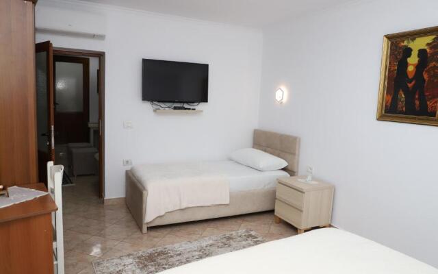 Downtown Apartment 2