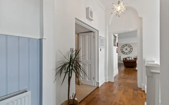 Laston Garden Apartment - Sea Views Large Terrace