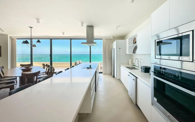 5BR Beachfront Luxury Condo