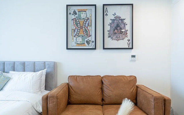 Viridis Residence Cozy Studio Living