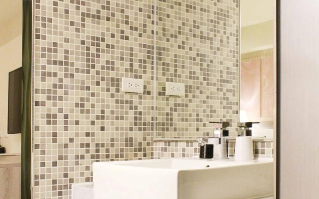 Aeris International Hotel