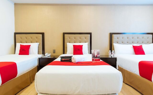 Aura One Hotel by RedDoorz