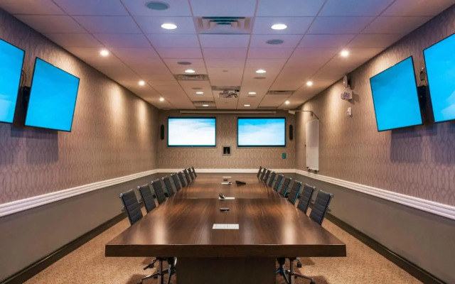 Holiday Inn & Suites Philadelphia W - Drexel Hill by IHG