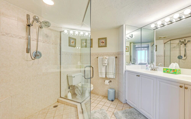 Oceanfront Marco Island Escape w/ Beach Access!