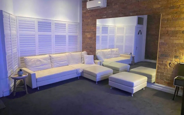 Cozy House Ideal Location