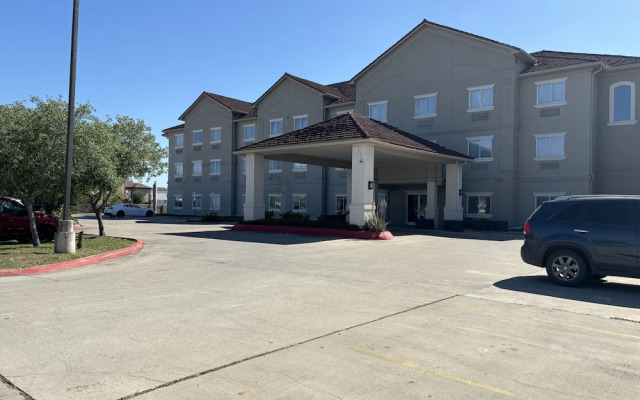 Deluxe 6 Inn & Suites