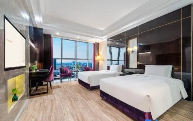 Deluxe Twin Room (City View + Buckwheat Pillow for Sound Sleep + Screen Mirroring + Panoramic French Window) — фото 1