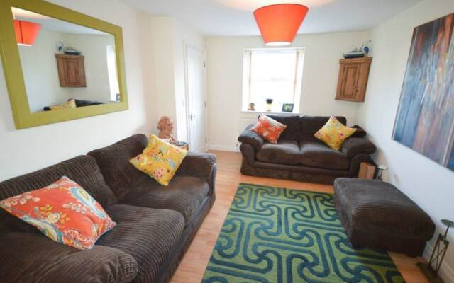 Stylish 2 Bedroom Home Near Bristol