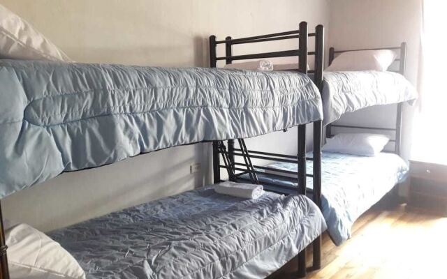 Friendly House & Hostel