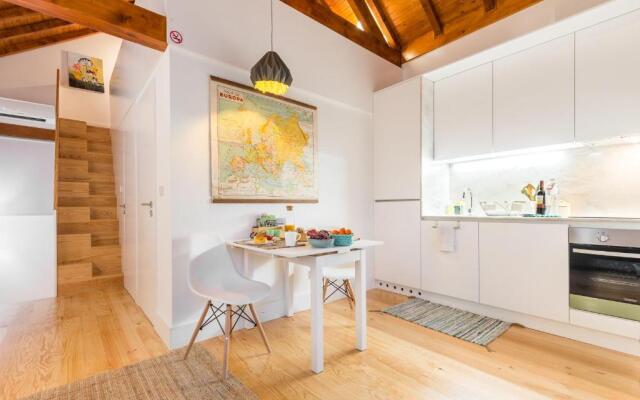 Home in Porto - Cozy 2BR Duplex by LovelyStay