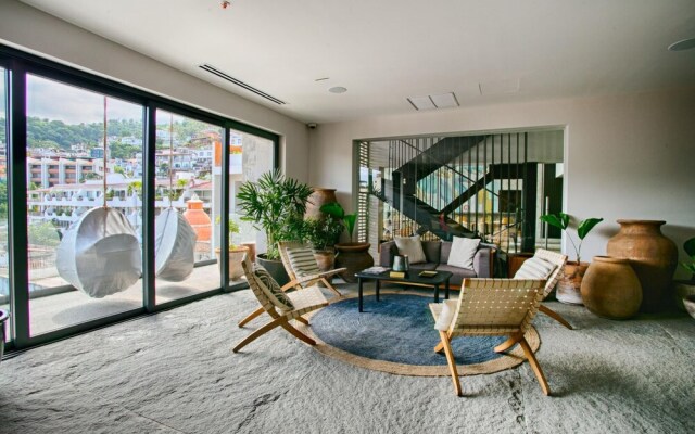 Sailview 703 Romantic Zone Rooftop Pool Ocean Views