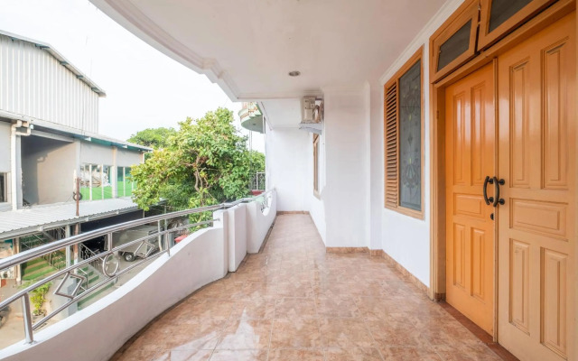 OYO Life 2412 Mandala Residence