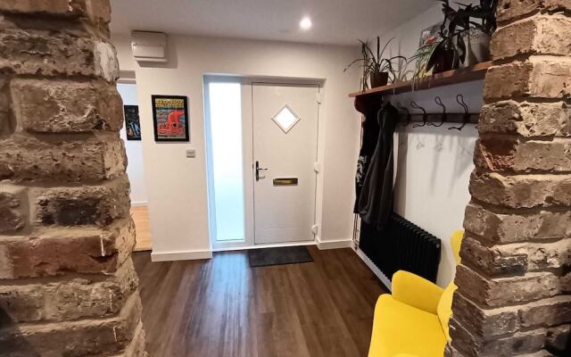 Northampton Oasis - 4 Bedroom House