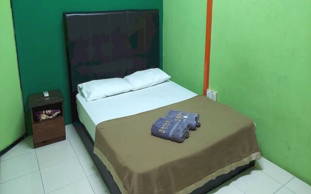 OYO 90937 Tanjak Hotel