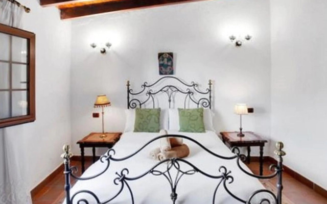 Beautiful holiday home in Los Realejos with garden