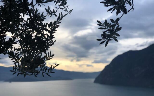 Appartamento con vista sul lago di Iseo e piscina