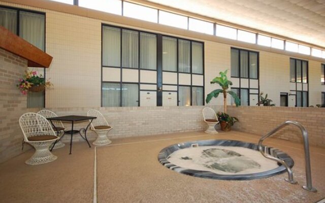 Magnuson Grand Hotel Fayetteville