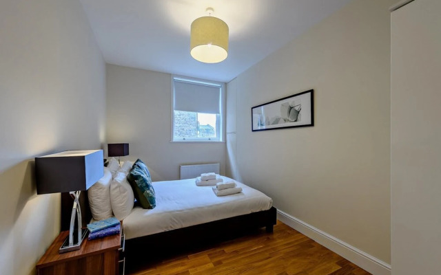 Spacious 3 Bedroom Apartment in Hammersmith