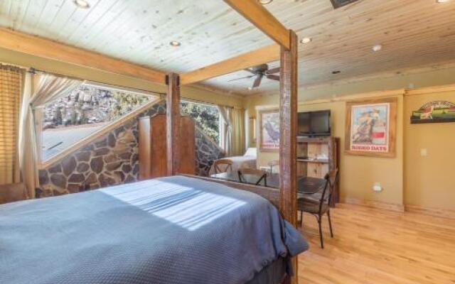 Lotus Mountain Suites West Suite