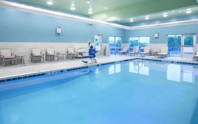 Holiday Inn Express & Suites Lexington W - Versailles by IHG