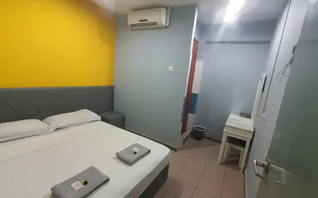 OYO 90798 Two Two Inn
