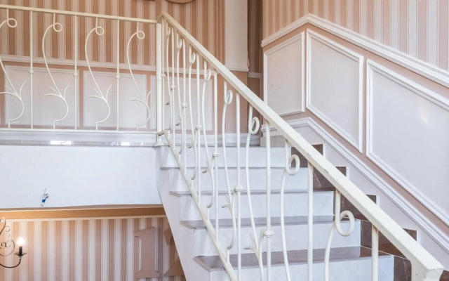 Bright apartment on 13th floor