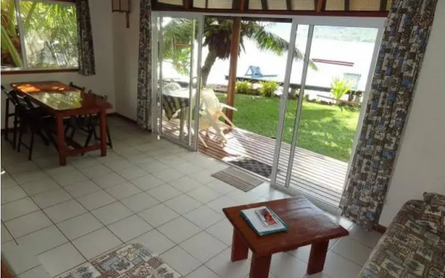 Les Tipaniers Iti Bungalows