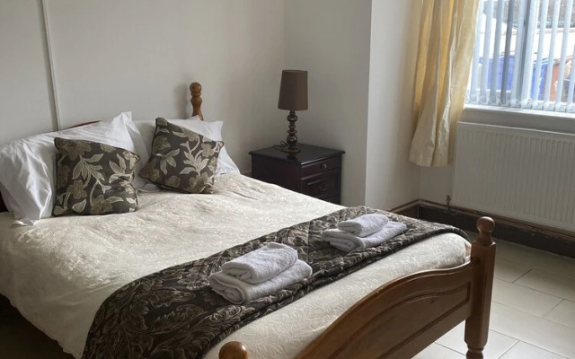 2 En-suite Bedrooms Flat in Kidlington ,oxford